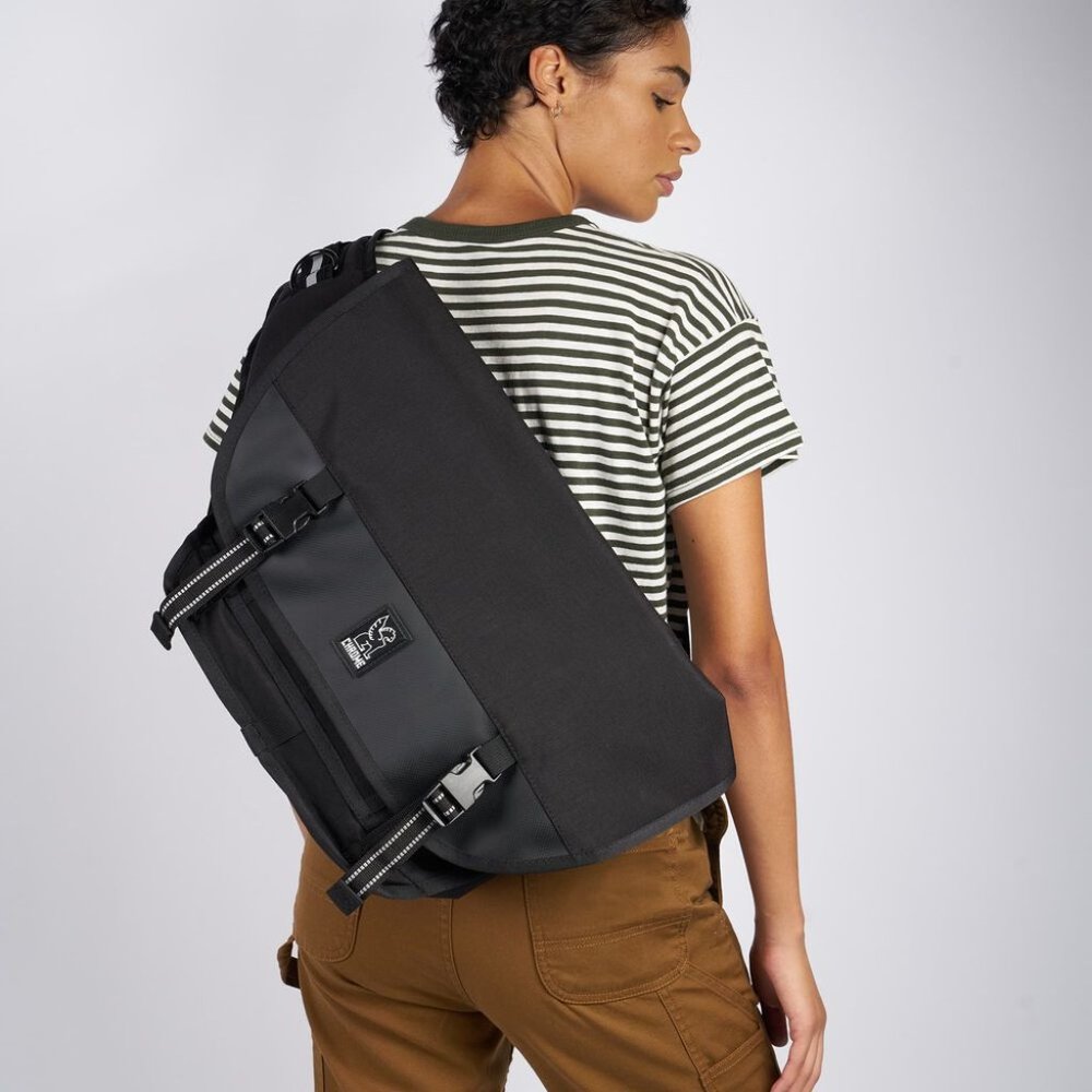 Chrome Messenger Bag Laptop Sleeve Black